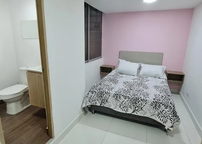 Hermosa Casa En Medellin. Cerca A Estacion Del Metro