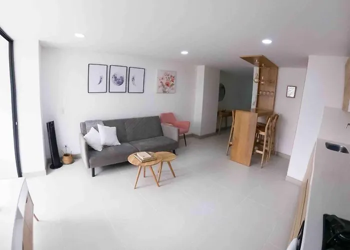 New Apto In Convenient Location With Parking