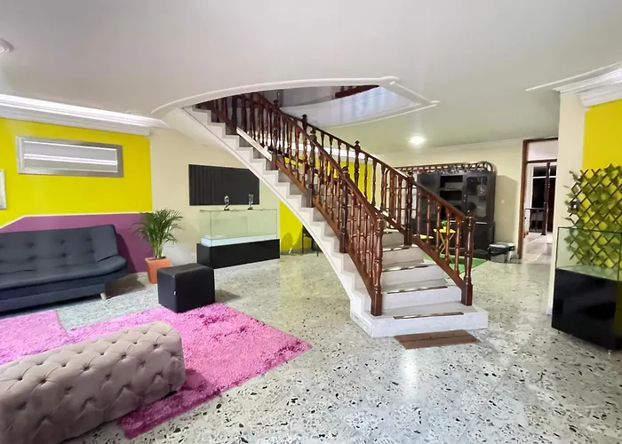 Homer Colors - Tu Hogar En Medellin Para 20 Personas