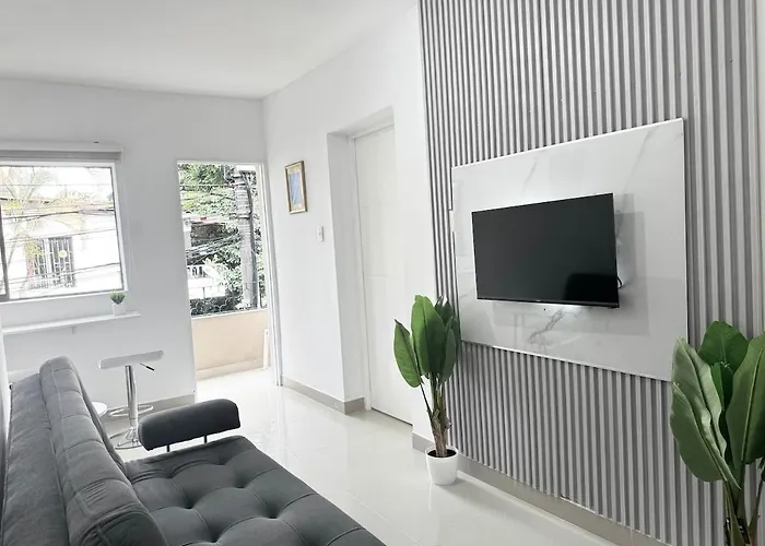 El Poblado 4 Bedrooms 2 Bathrooms With Terrace