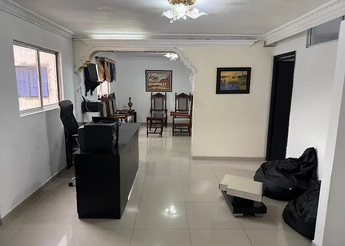 Hermosa Casa Muy Amplia En Excelente Sector