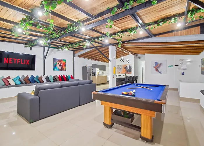 6 Bedroom Penthouse With Pool Table- 1 Block From Lleras Park P4