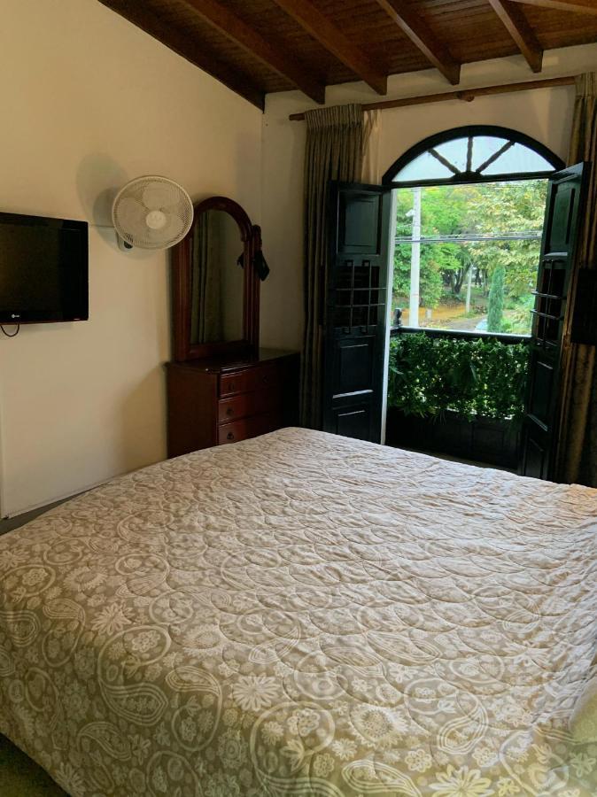 Hotel Casa Rosales Medellin