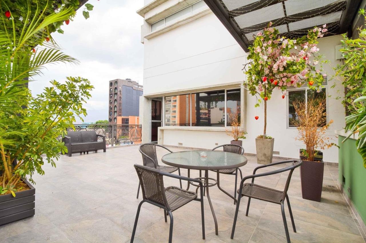 Camelot Apartment *