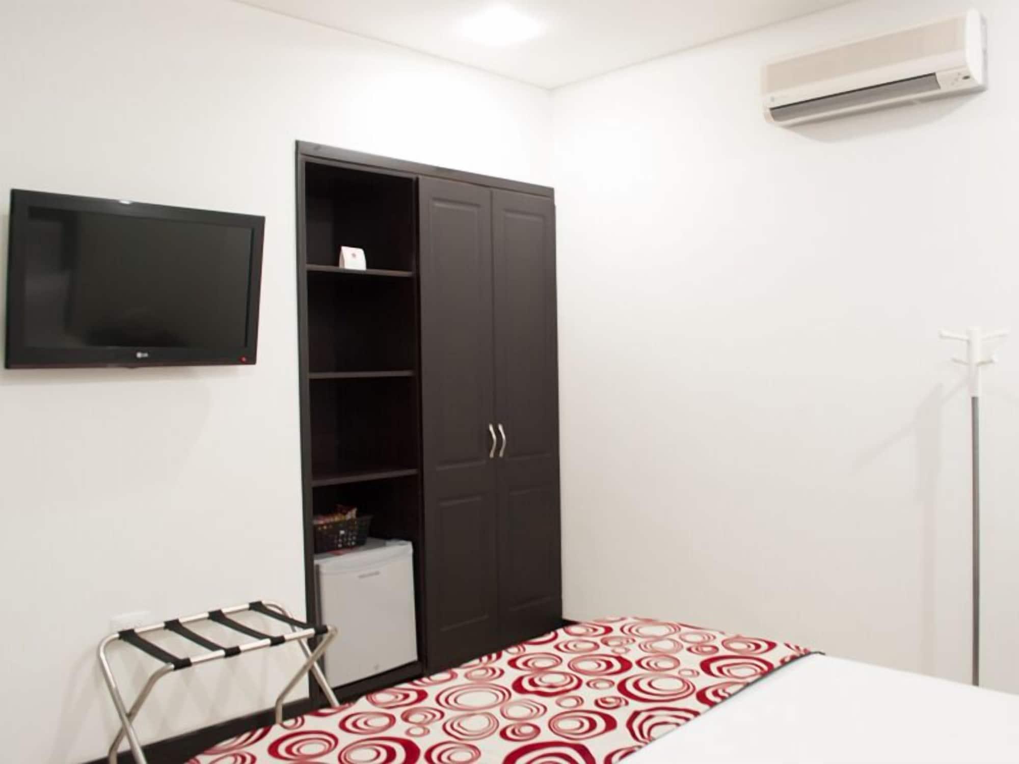 Merlott Lleras Hotel 3*