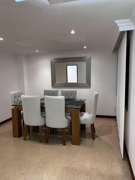 Apartamento Hermoso Apartamento Para Estrenar En Laureles. *