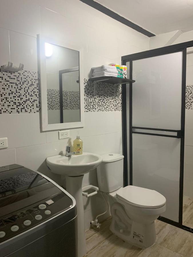 Aparta Estudios Michelle En Robledo A 20 Minutos Del Centro Al Lado De La Universidad Esumer, Imprescindible El Pago De La Primer Noche Apartment