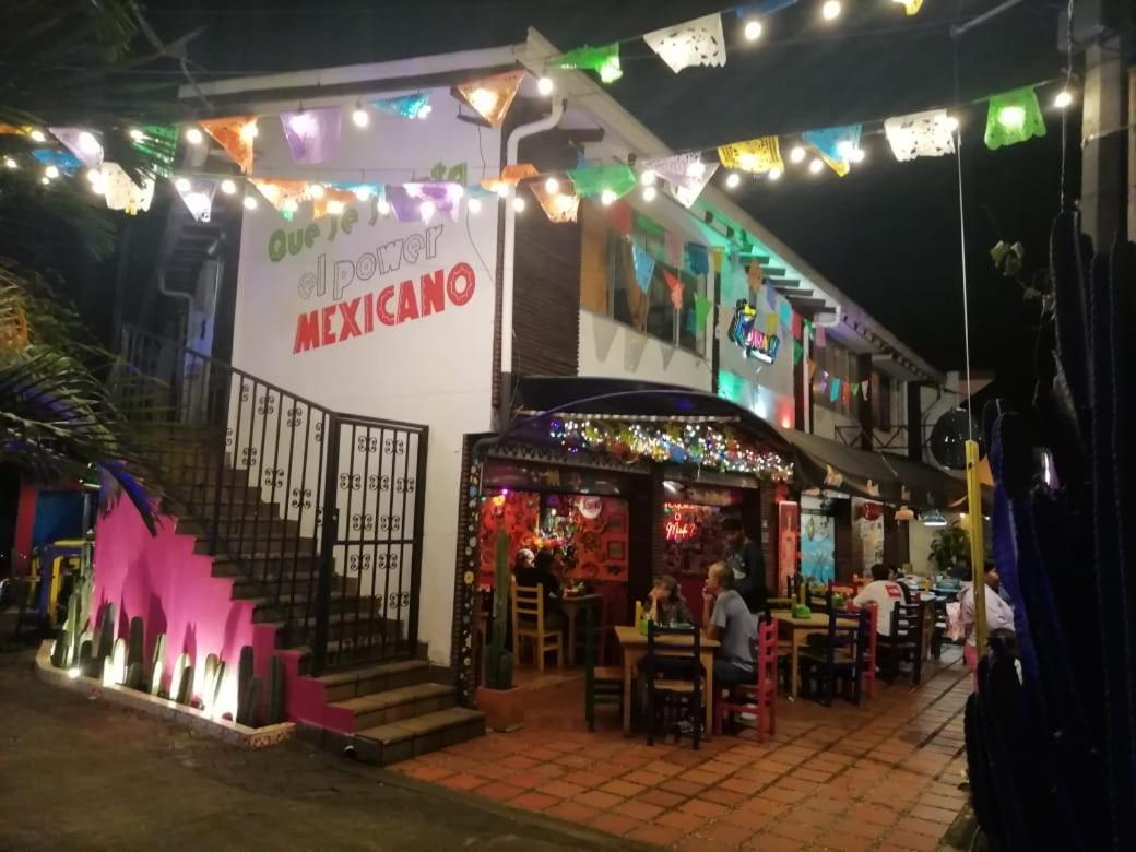 La 70 Medellin, Apartaestudio.