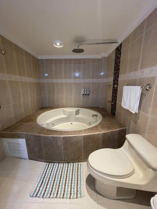 Jacuzzi, Privada Medellin