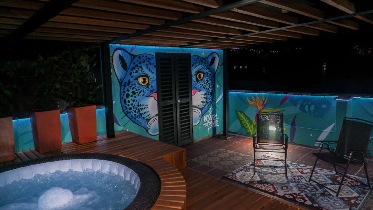 Local Gem Wtih Terrace, Near Provenza * Medellín