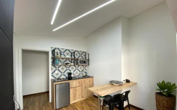 Apartamento Cerca Al Centro Comercial Santafe A105 By Roots Medellín