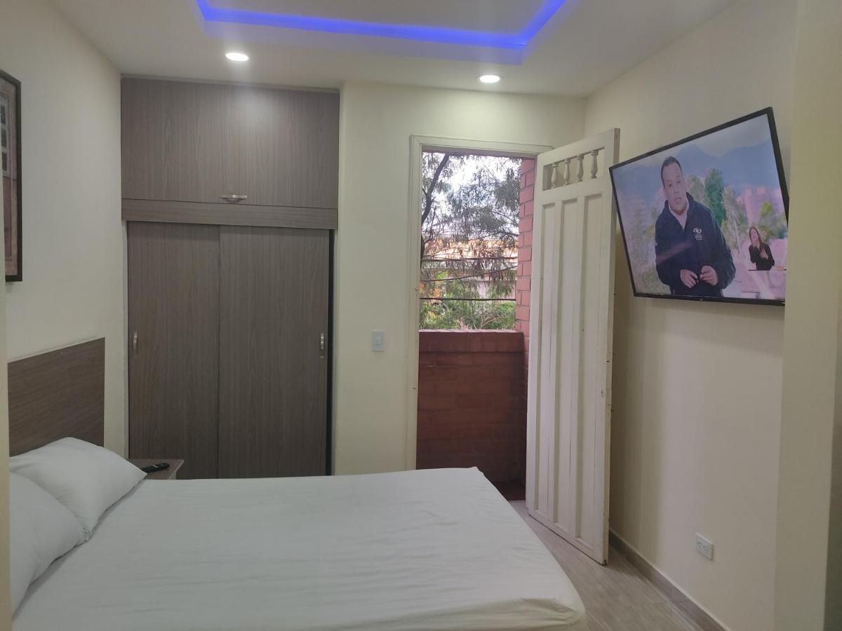 Prado Station House Guest house *