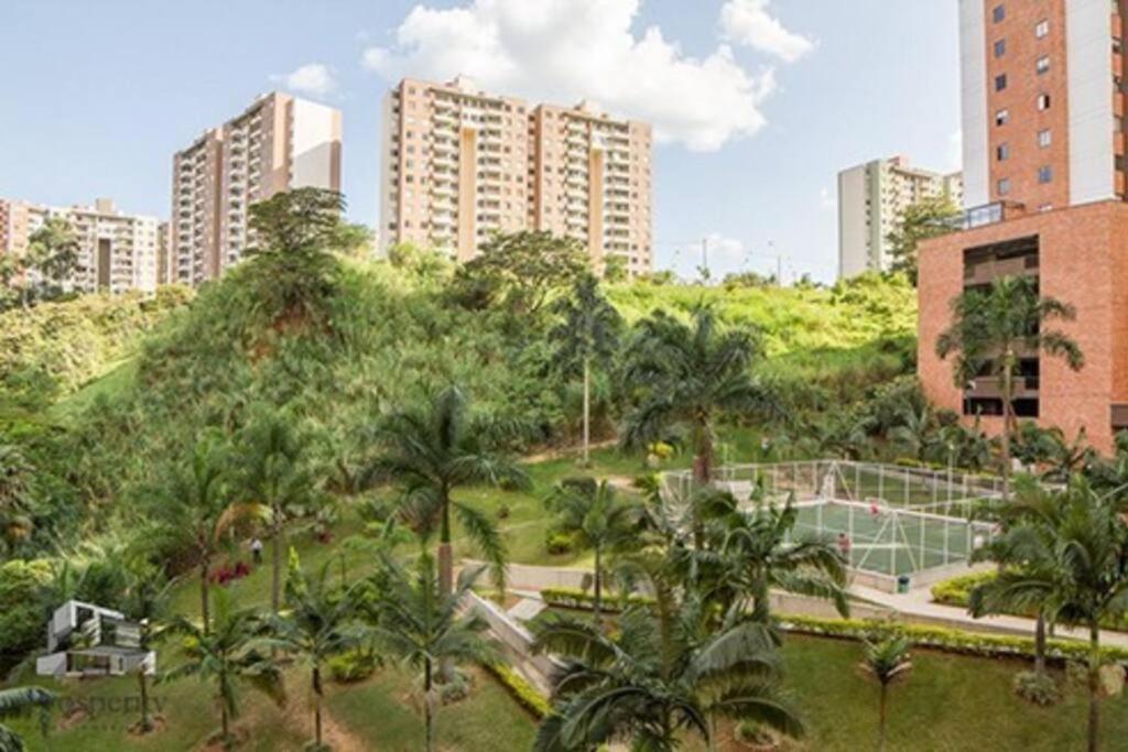 Apartamento Apartamento 70m2 Ubicacion Estrategica Cerca Al Poblado 3020 *