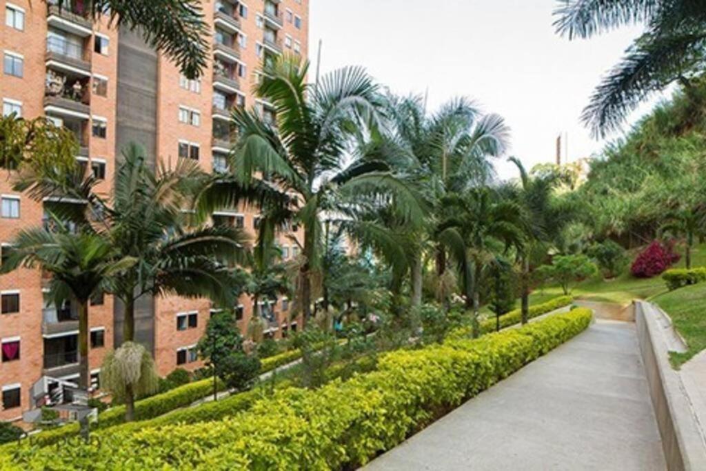 Apartamento Apartamento 70m2 Ubicacion Estrategica Cerca Al Poblado 3020 *
