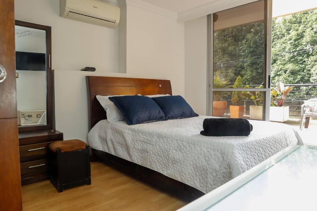 Apartamento Apto De Lujo Con Terraza Zona Barbecue Y Piscina Medellín
