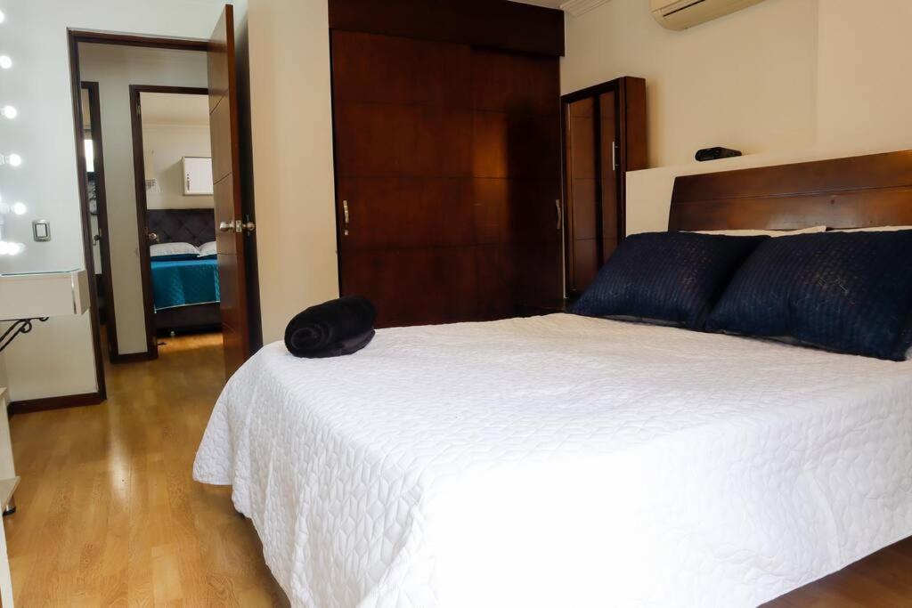 Apto De Lujo Con Terraza Zona Barbecue Y Piscina Medellín