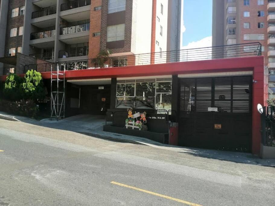 Apartamento Apto De Lujo Con Terraza Zona Barbecue Y Piscina Medellín