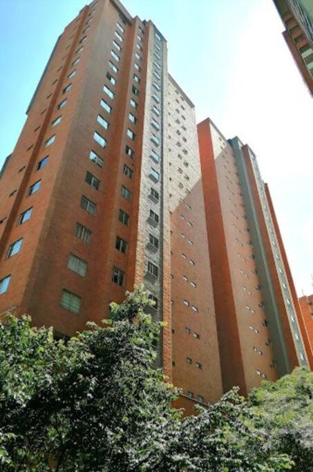 Apto De Lujo Con Terraza Zona Barbecue Y Piscina