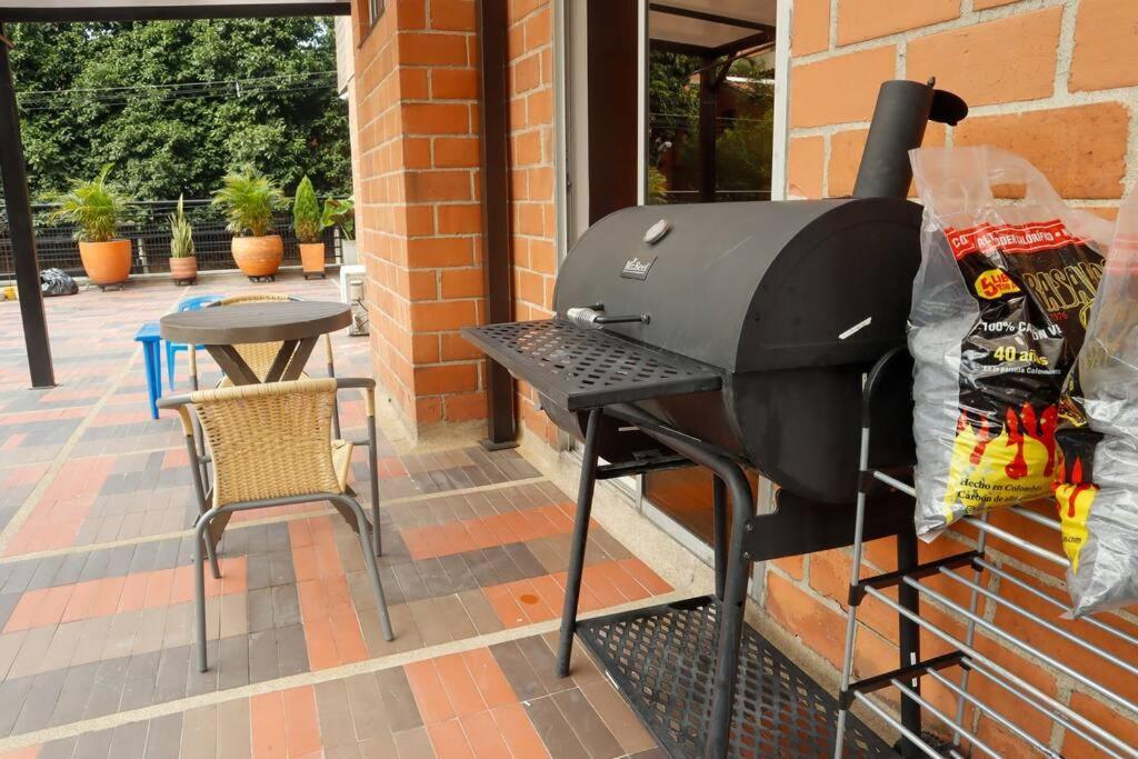 Apto De Lujo Con Terraza Zona Barbecue Y Piscina * Medellín