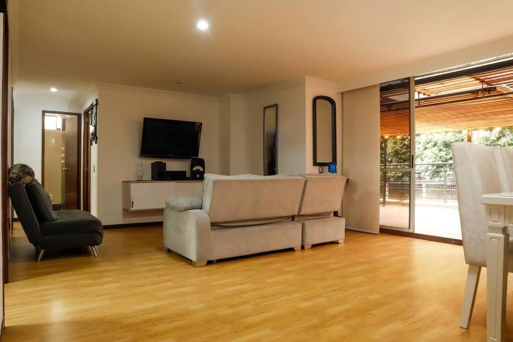 Apto De Lujo Con Terraza Zona Barbecue Y Piscina Apartamento Medellín