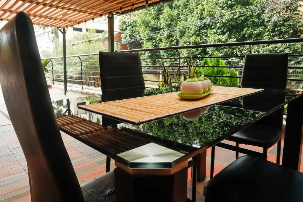 Apto De Lujo Con Terraza Zona Barbecue Y Piscina Medellín