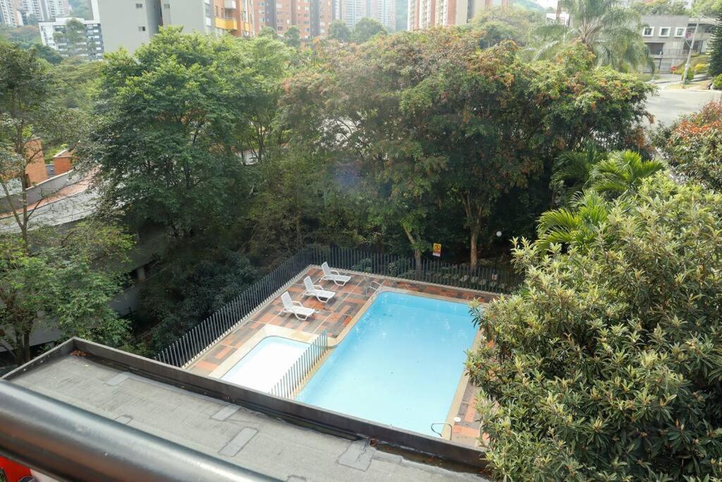 Apto De Lujo Con Terraza Zona Barbecue Y Piscina * Medellín