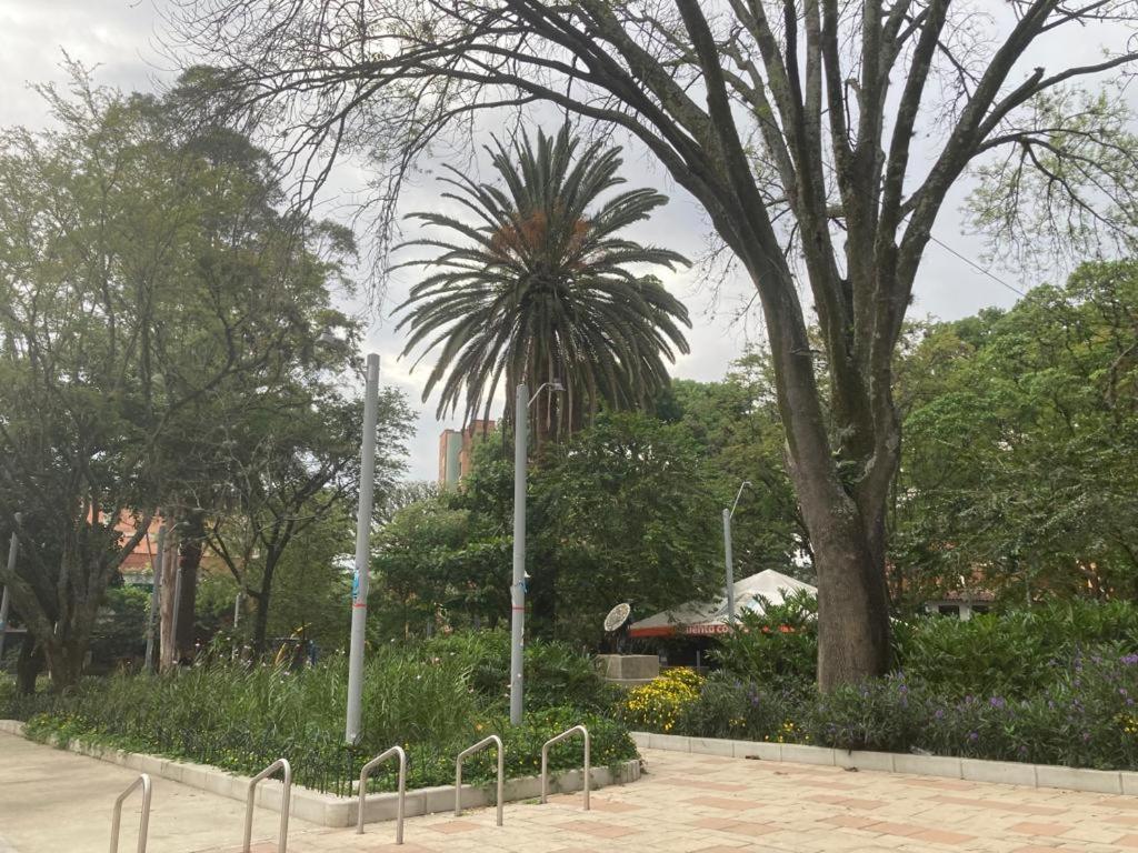 Apartamento Five Loft , Todo A 5 Minutos De Distancia Medellín