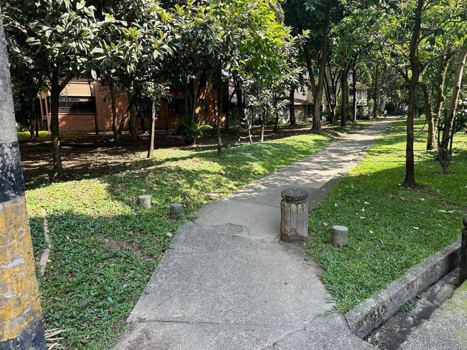 Amplio Apartamento Frente Al Centro Comercial *