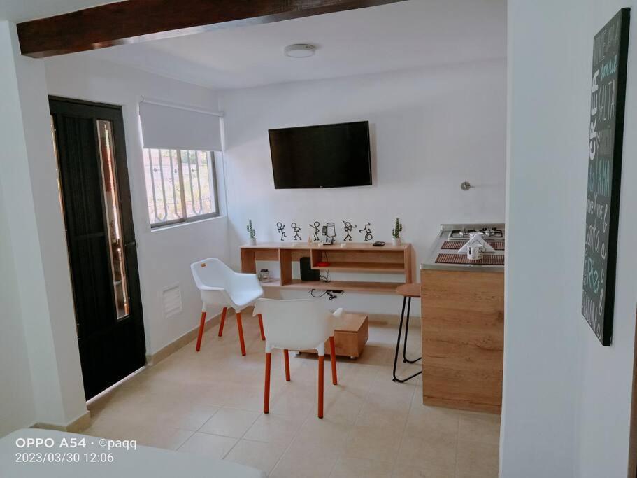 Apartamento Couples Retreat In Laureles Estadio Private Studio, 1br 1bath Kit *