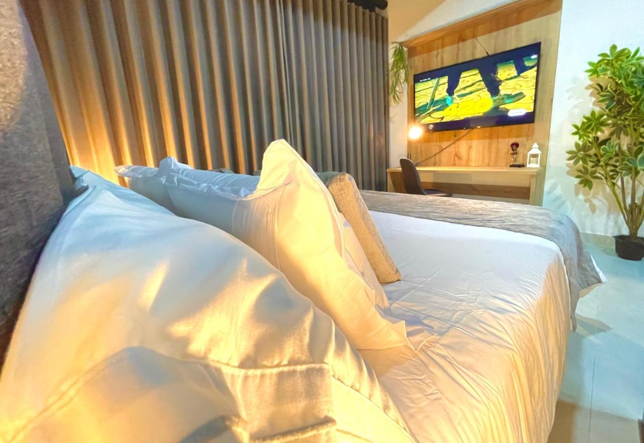 En Laurels Apartahotel *