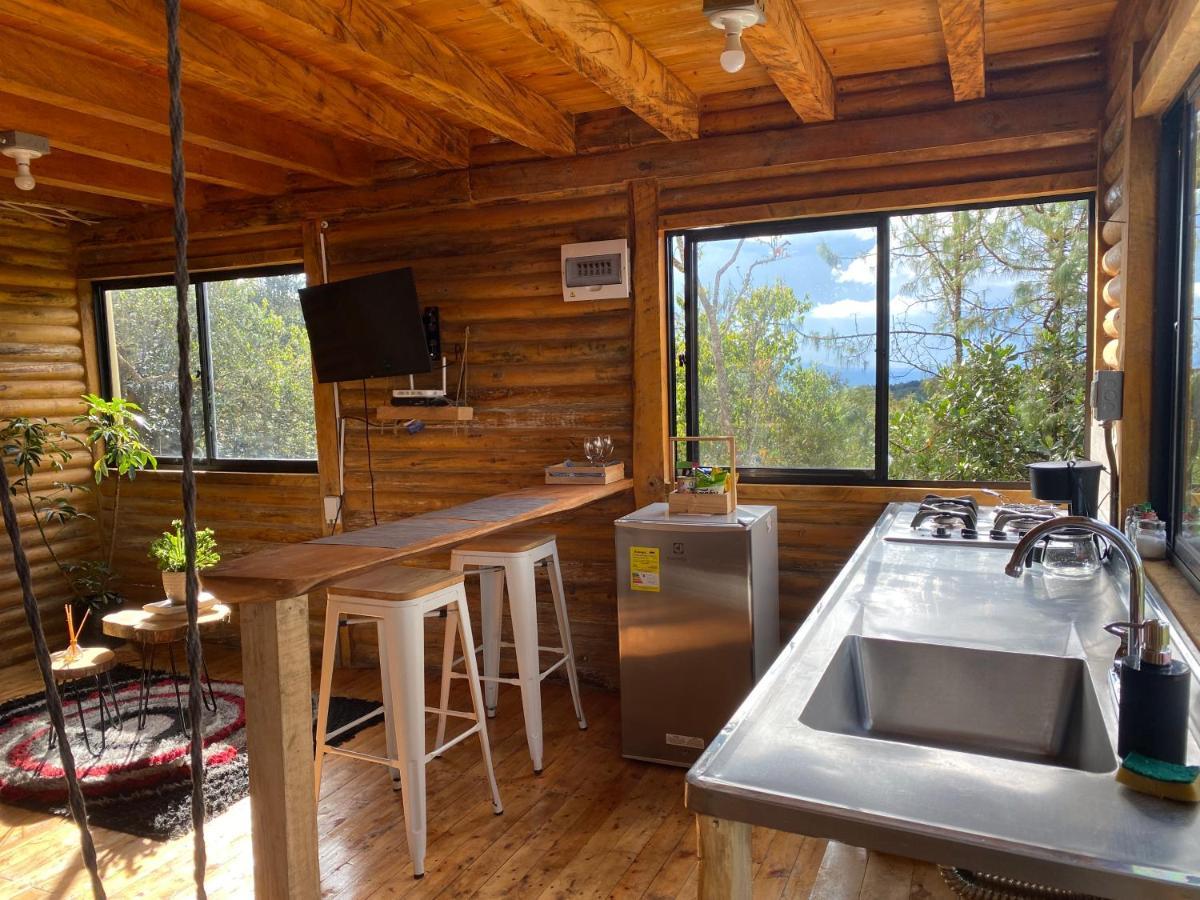 Altea Cabana Santa Elena, * Medellín