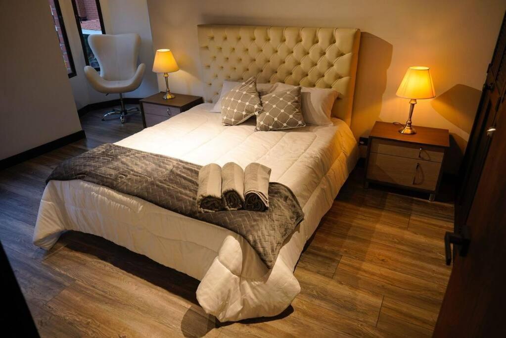Villa El Poblado/elegante/confortable/ac/jacuzzi/billar