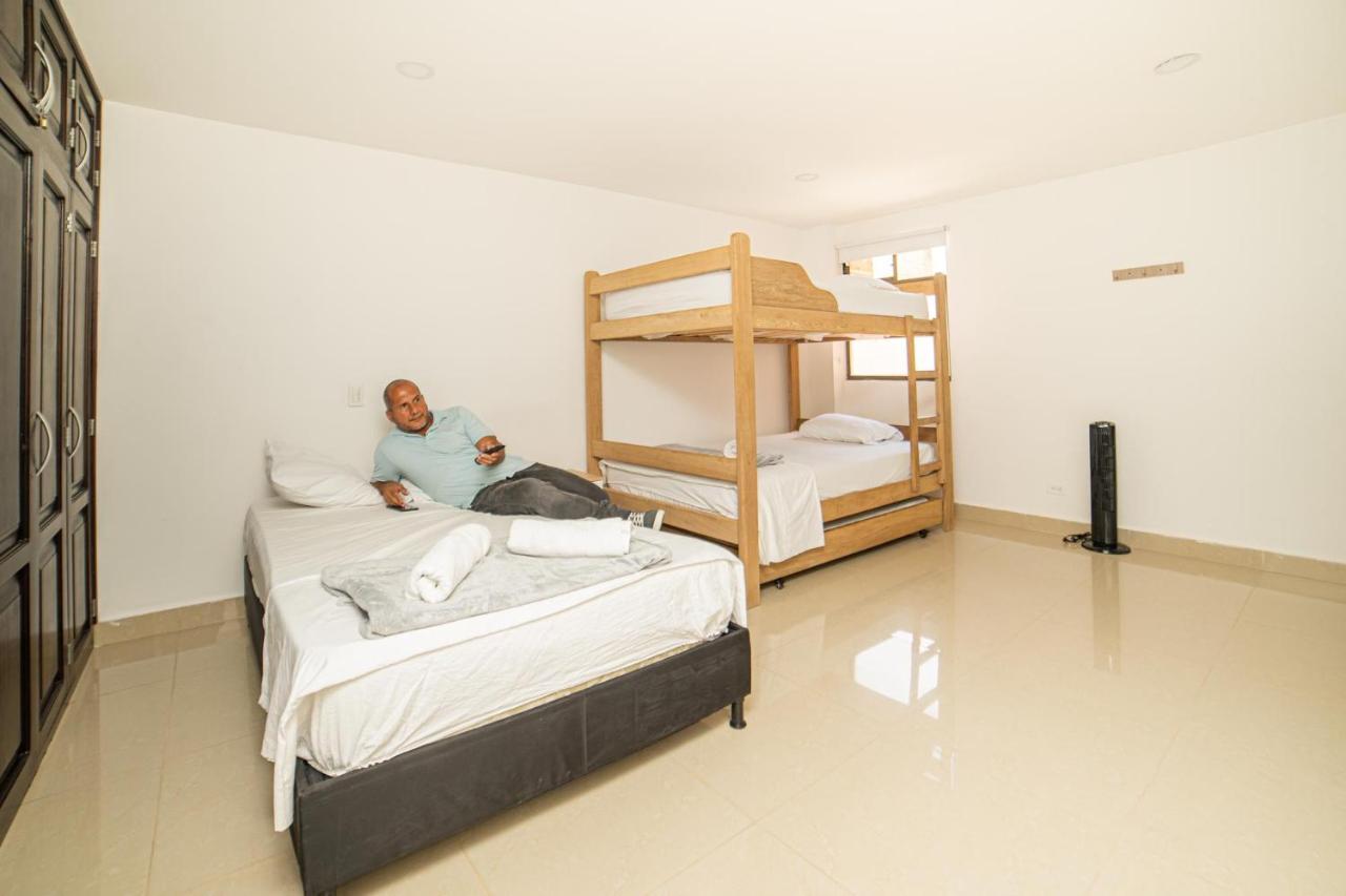 Tu Refugio Acogedor En El Corazon De Medellin Hab Privada A Habitación en casa particular