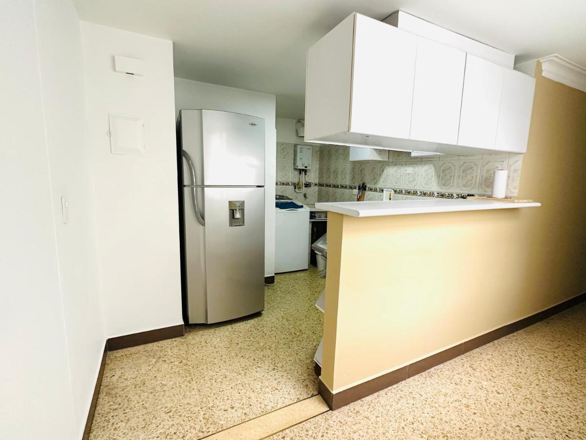 Amplio Apartamento Frente Al Centro Comercial Apartment