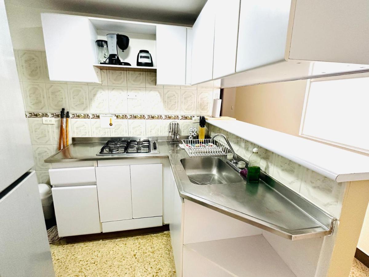 Amplio Apartamento Frente Al Centro Comercial Apartment *