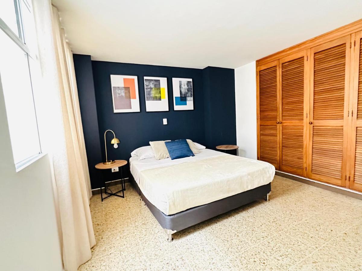 Amplio Apartamento Frente Al Centro Comercial Apartment *