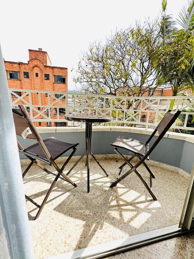 Amplio Apartamento Frente Al Centro Comercial * Medellin