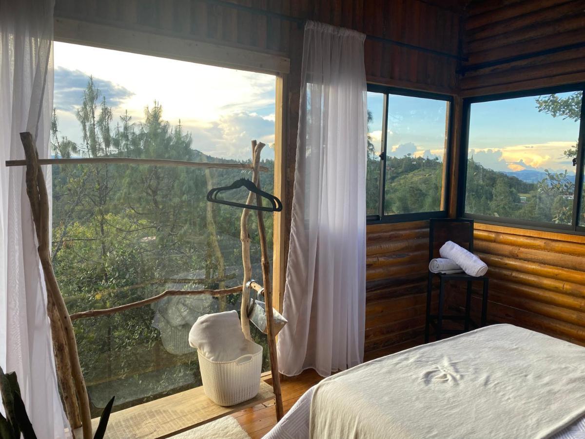 Altea Cabana Santa Elena, * Medellín
