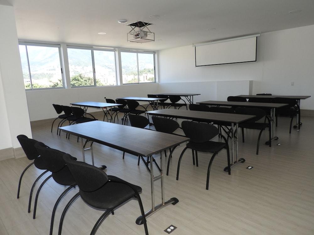 Mediterraneo Hotel 3*