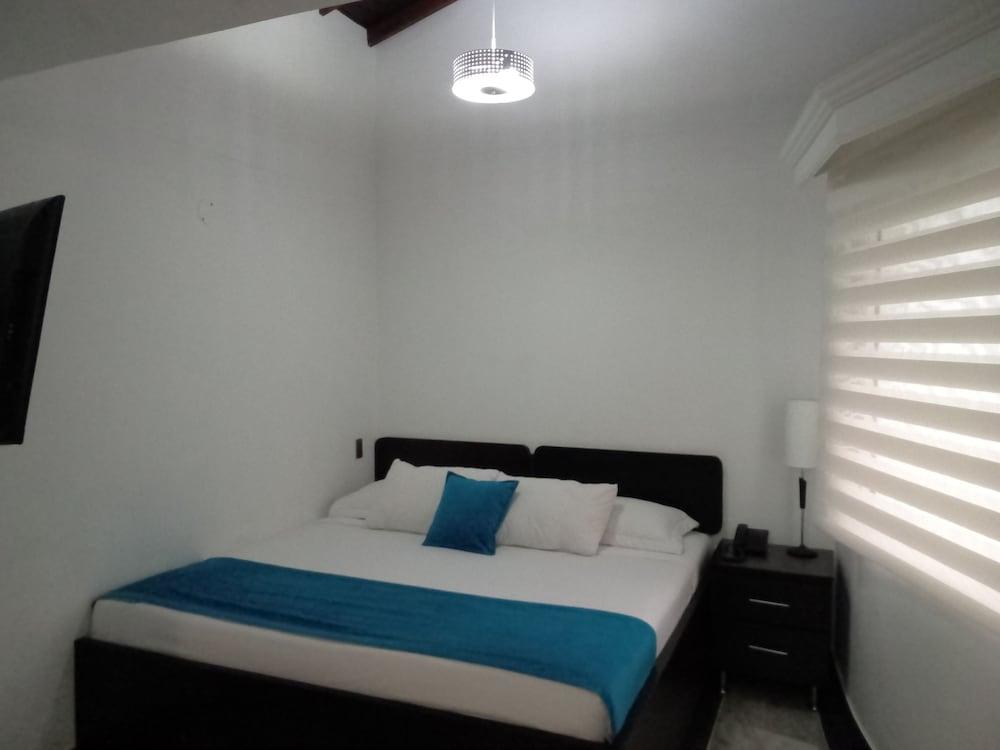 Calasanz Real Hotel 3*