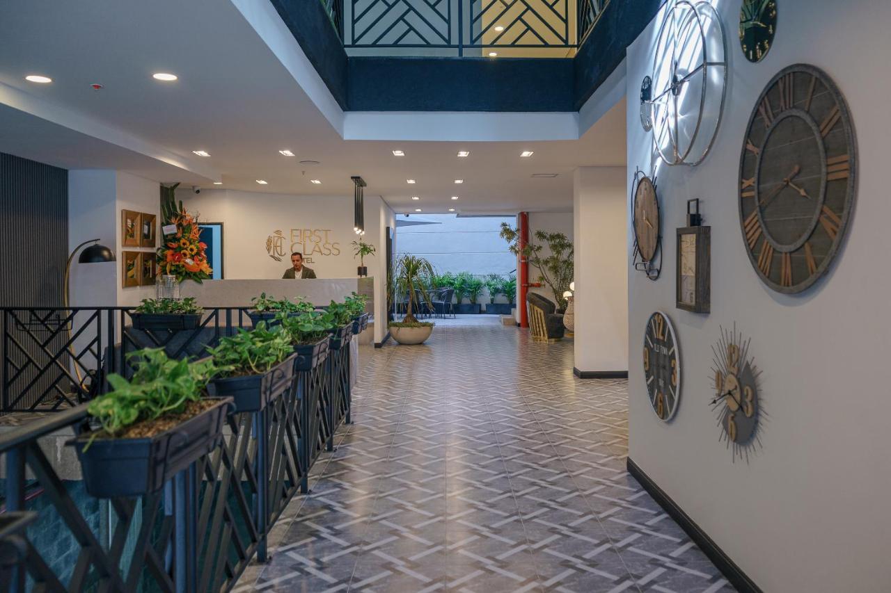 Hotel First Class Medellín
