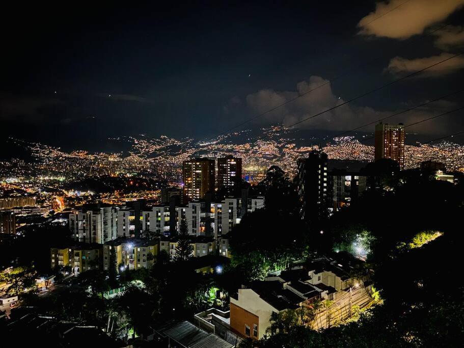Apartamento Central Apto En Av Las Palmas, Poblado Medellín