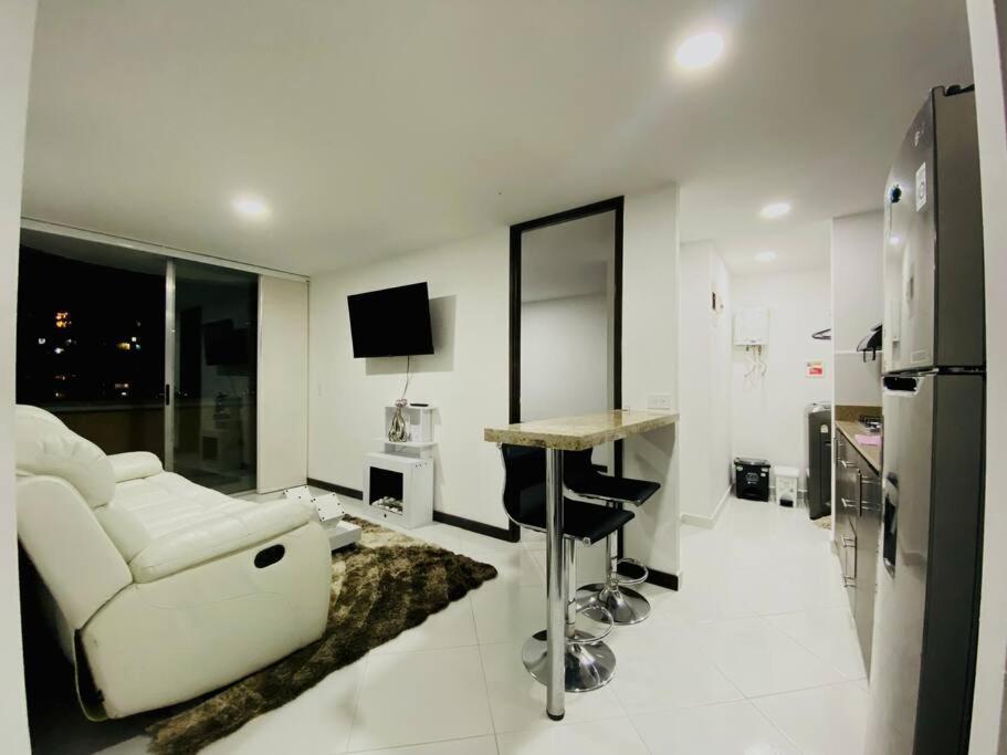 Central Apto En Av Las Palmas, Poblado Apartamento *