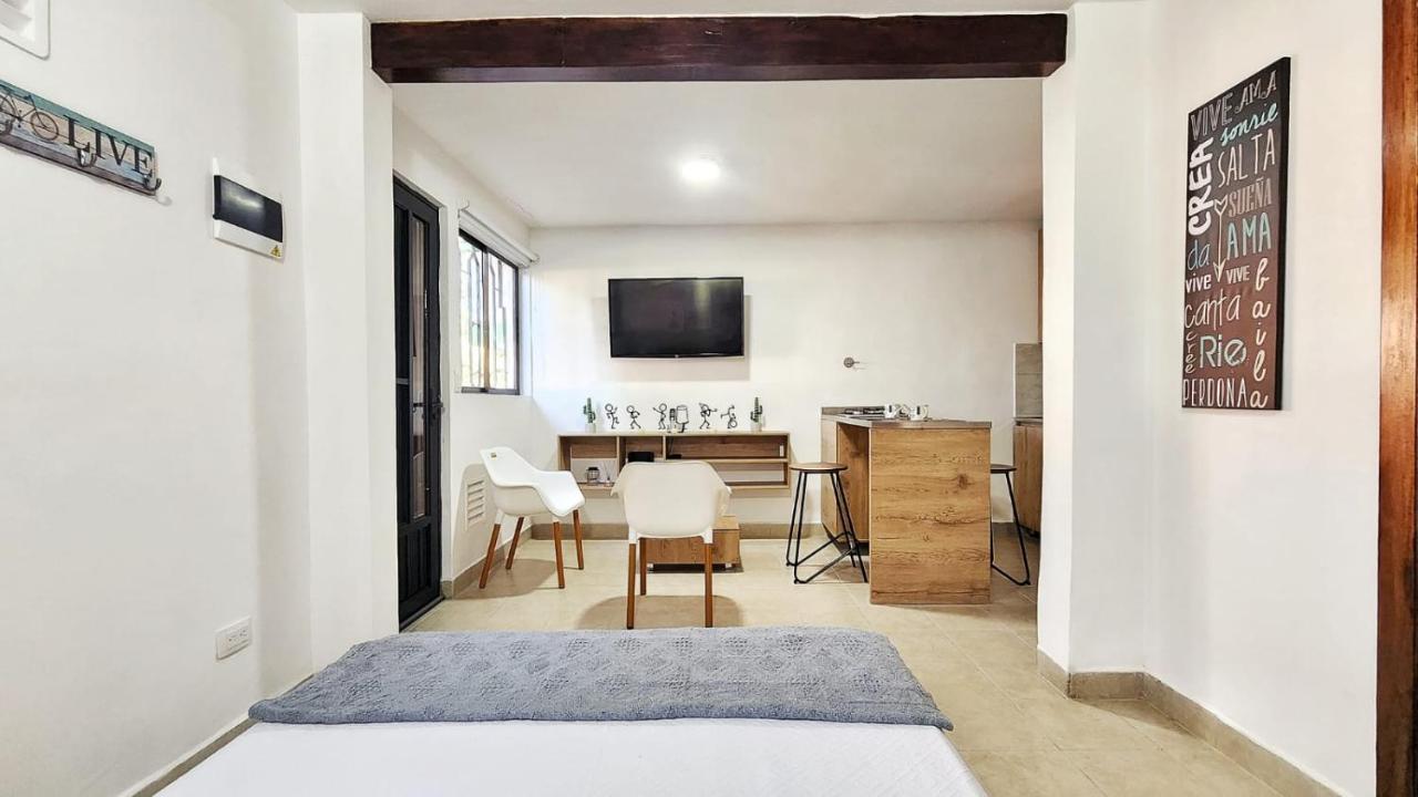 Couples Retreat In Laureles Estadio Private Studio, 1br 1bath Kit Apartamento *