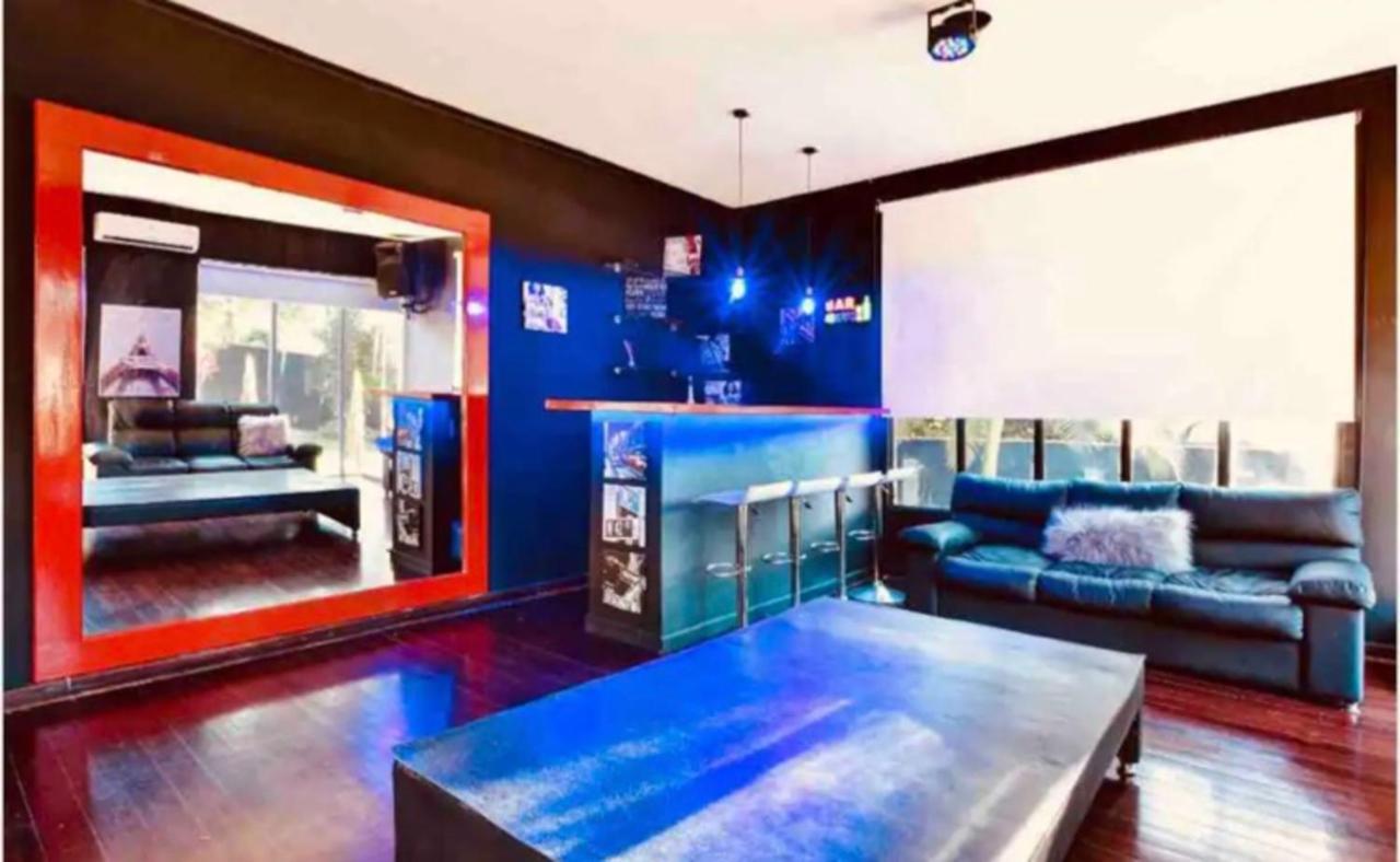 Villa Poblado Tropical 13 Bedroom Mansion Pool Jacuzzi Ac Butler 5 Minutes To Lleras *