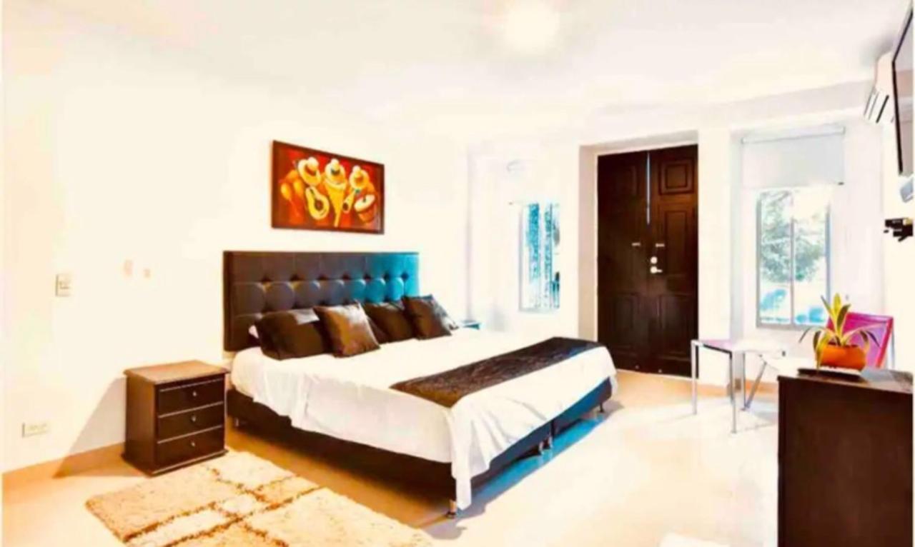 Poblado Tropical 13 Bedroom Mansion Pool Jacuzzi Ac Butler 5 Minutes To Lleras * Medellin