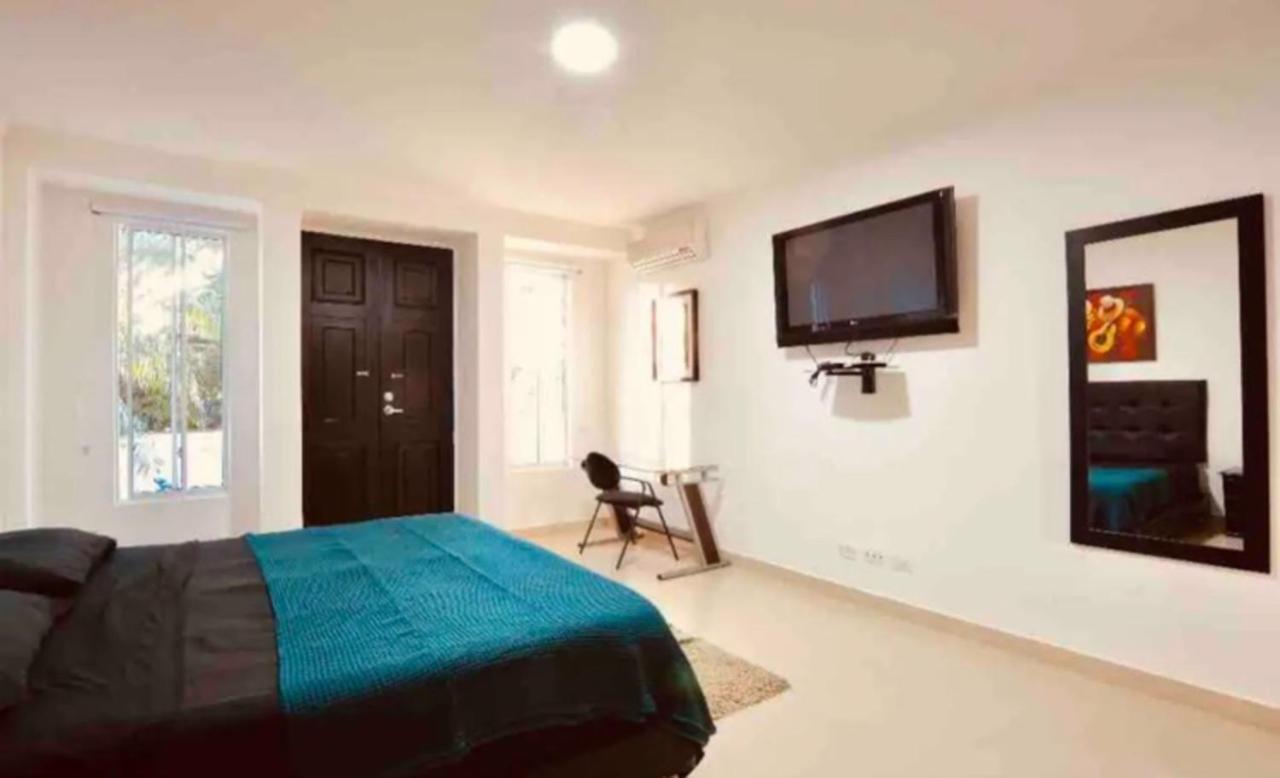 Villa Poblado Tropical 13 Bedroom Mansion Pool Jacuzzi Ac Butler 5 Minutes To Lleras *