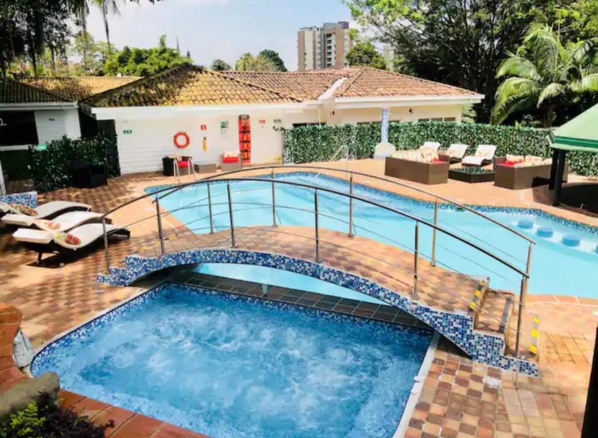 Poblado Tropical 13 Bedroom Mansion Pool Jacuzzi Ac Butler 5 Minutes To Lleras Medellin