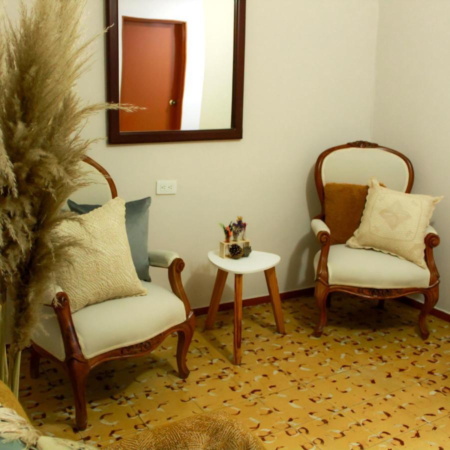 Casa Mostaza