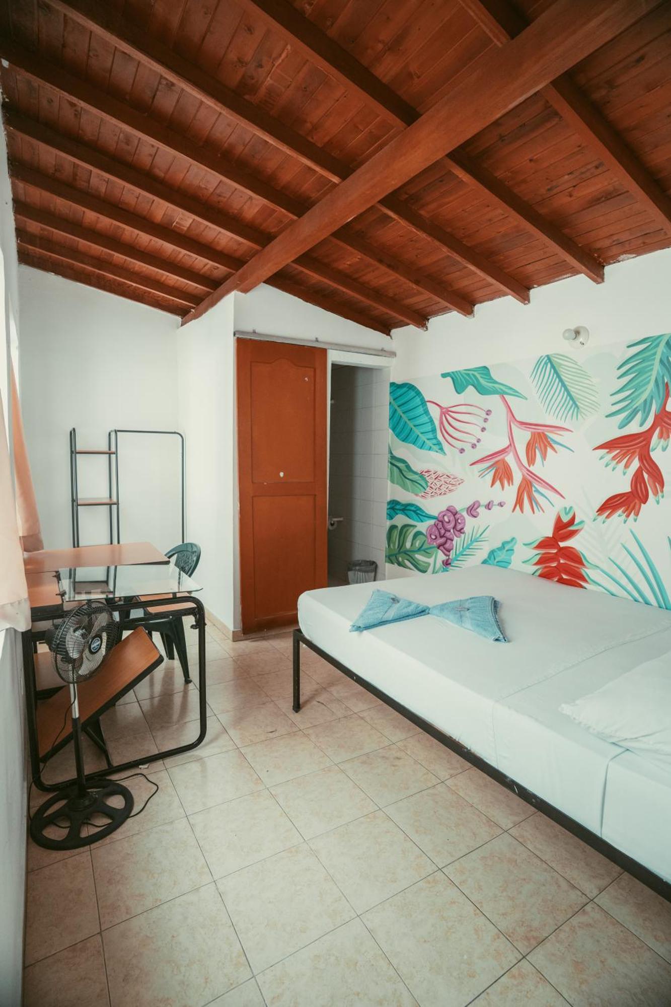 Pensión Pura Vida La 70 Medellín